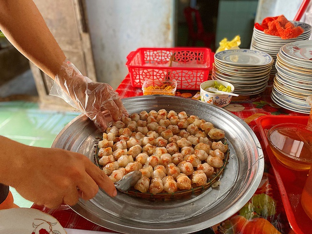 Quán bánh lọc trần có cách chế biến đặc biệt, hơn 50 năm thơm ngon nức tiếng đất cố đô  - Ảnh 9.