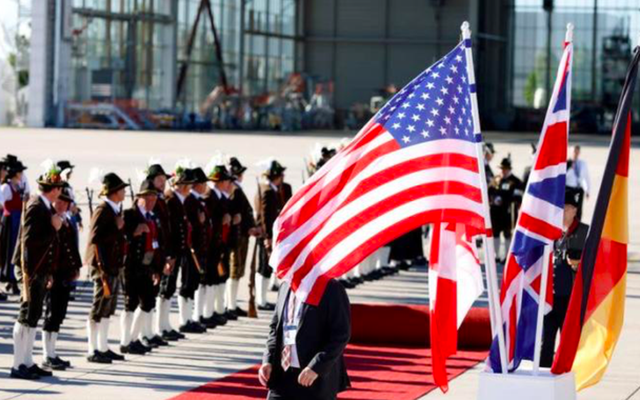 Đón các lãnh đạo G7 xuống sân bay Munich của Đức để dự thượng đỉnh G7. (Ảnh: Reuters)