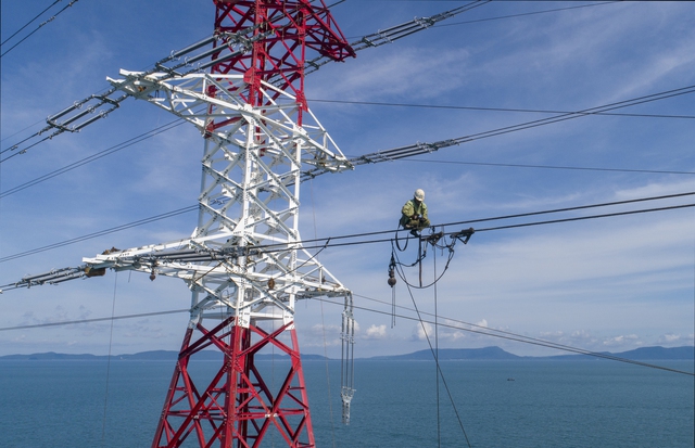 Tập đoàn PC1 thi công vượt tiến độ Dự án trọng điểm Kéo dây vượt biển cấp điện cho huyện đảo Phú Quốc  - Ảnh 1.
