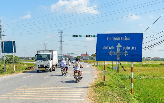  Cầu trăm tỷ xây xong 2 năm vẫn bỏ hoang do chưa có lối lên xuống - Ảnh 13.