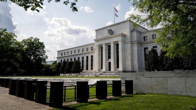Nguy cơ “lạm phát đình trệ”, các ngân hàng Trung ương hành động quyết liệt - Ảnh 1.