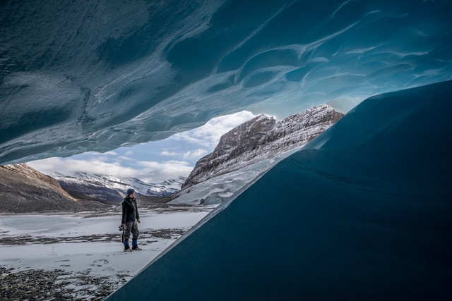 Nhiếp ảnh gia bất chấp gian khổ thám hiểm hệ thống hang động băng giá kỳ vĩ, vẻ đẹp trước mắt choáng ngợp đến khó tin - Ảnh 11.