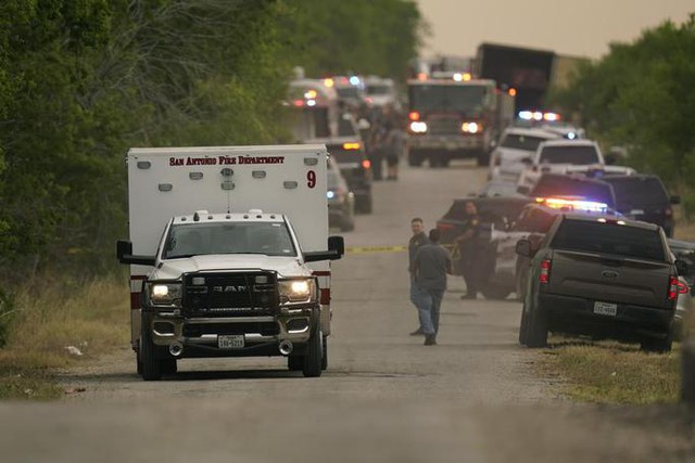 Hãi hùng phát hiện ít nhất 46 thi thể trong xe đầu kéo ở Mỹ - Ảnh 3.