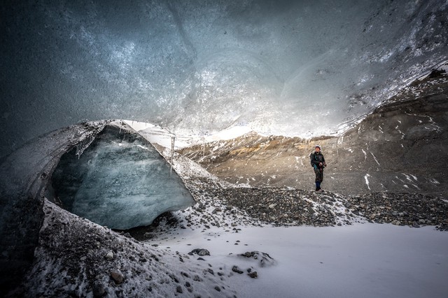 Nhiếp ảnh gia bất chấp gian khổ thám hiểm hệ thống hang động băng giá kỳ vĩ, vẻ đẹp trước mắt choáng ngợp đến khó tin - Ảnh 7.