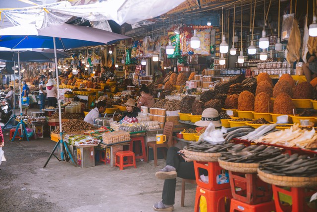 Ở miền Tây có một nơi được mệnh danh là VƯƠNG QUỐC MẮM, nức tiếng với hàng trăm loại mắm làm từ cá đến rau củ - Ảnh 2.