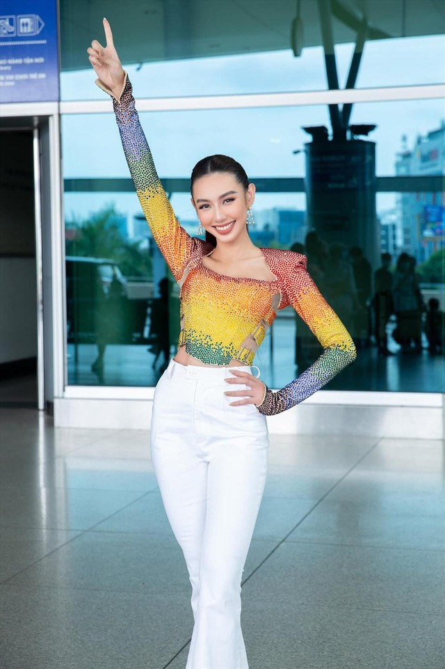 Gu thời trang ra sân bay đi thi quốc tế của dàn hậu: Đỗ Thị Hà yêu kiều, Đỗ Mỹ Linh cực giản dị - Ảnh 5.