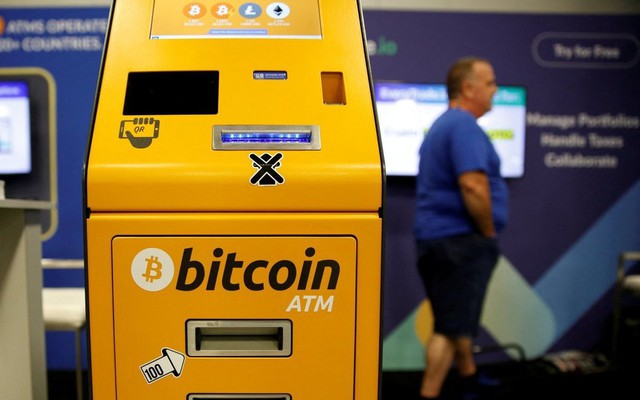 Một máy ATM Bitcoin tại Hội nghị Bitcoin 2022 tổ chức ở Miami, Mỹ hồi tháng 4. (Ảnh: Reuters)