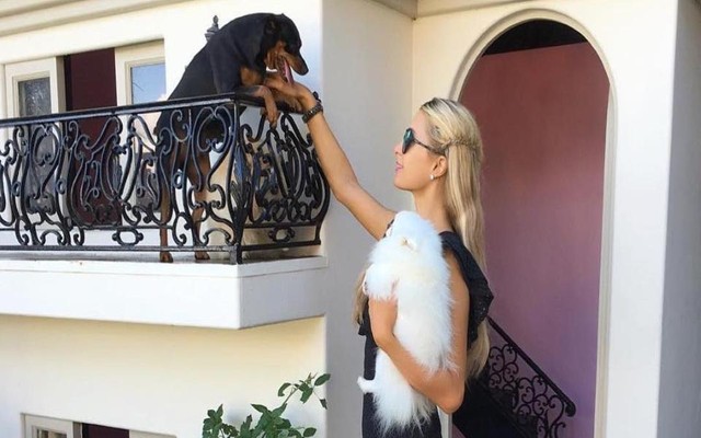 Paris Hilton – cháu gái của ông chủ tập toàn khách sạn nổi tiếng thế giới: Sinh ra ngậm thìa vàng, kiếm tiền từ danh tiếng, tiêu tiền theo cách không giống ai - Ảnh 7.