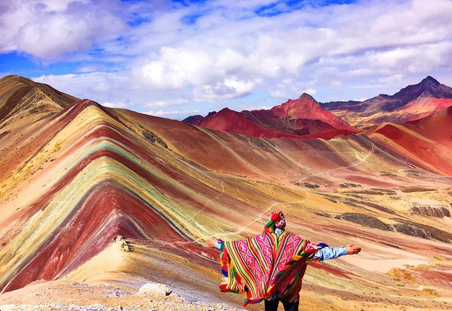  Núi Vinicunca: Kỳ quan thiên nhiên đáng kinh ngạc, đẹp đến nỗi được mệnh danh là cầu vồng siêu thực nhất hành tinh  - Ảnh 1.