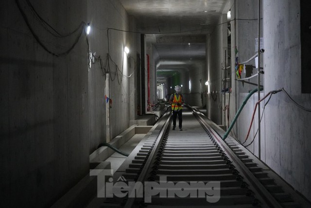  Nhà ga ngầm trung tâm Bến Thành dần lộ diện kết cấu sau gần 10 năm thi công  - Ảnh 1.