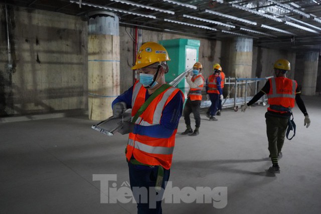  Nhà ga ngầm trung tâm Bến Thành dần lộ diện kết cấu sau gần 10 năm thi công  - Ảnh 3.