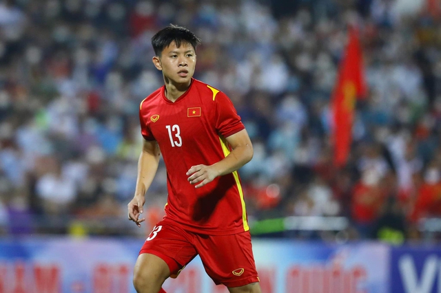 Vũ Tiến Long: Cầu thủ ghi siêu phẩm vào lưới U23 Hàn Quốc, 20 tuổi đã yên bề gia thất - Ảnh 2.