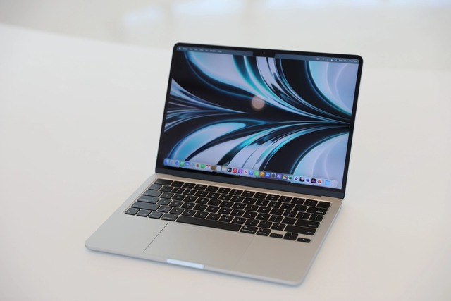 Apple ra mắt MacBook Air, Pro mới dùng chip M2, giá dự kiến từ 33 triệu tại Việt Nam - Ảnh 1.