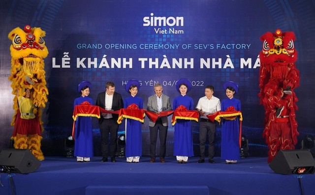  Tập đoàn điện, thiết bị chiếu sáng hàng đầu châu Âu khánh thành nhà máy đầu tiên tại Việt Nam  - Ảnh 1.
