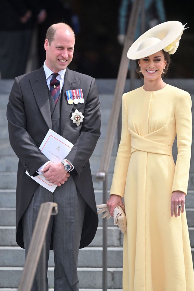 Thời trang đỉnh cao của Công nương Kate tại Đại lễ Bạch Kim dù một nửa là diện lại đồ cũ - Ảnh 5.