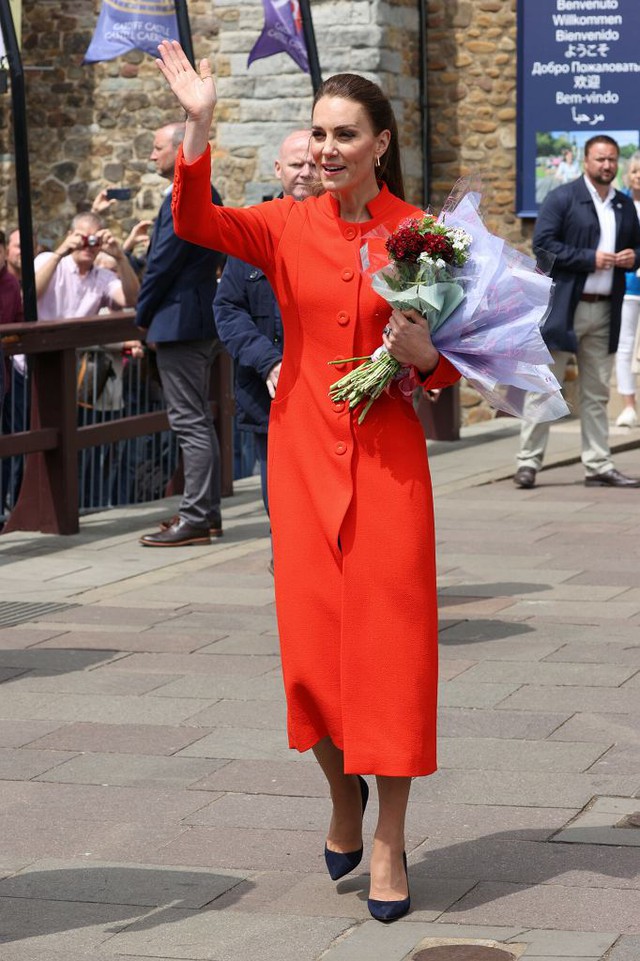 Thời trang đỉnh cao của Công nương Kate tại Đại lễ Bạch Kim dù một nửa là diện lại đồ cũ - Ảnh 6.