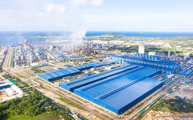 Tính đến nay, Khu kinh tế Dung Quất và các khu công nghiệp Quảng Ngãi có 349 dự án còn hiệu lực, tổng vốn đăng ký đầu tư 375.695 tỷ đồng. Ảnh: Hòa Phát.