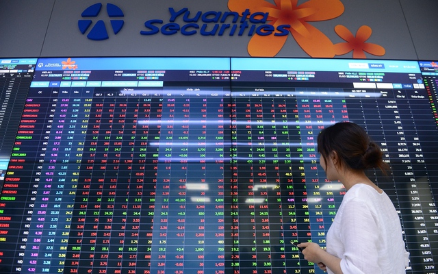 Yuanta: Dự báo chỉ số VN-Index tăng với 2 kịch bản, nhà đầu tư dài hạn nên duy trì tỷ trọng cổ phiếu cao