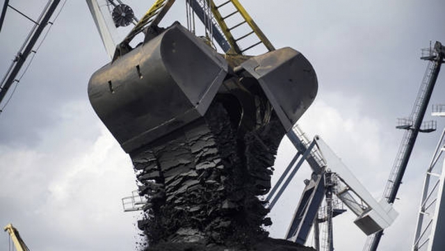 Ukraine dừng xuất khẩu than đá và khí đốt - Ảnh 1.