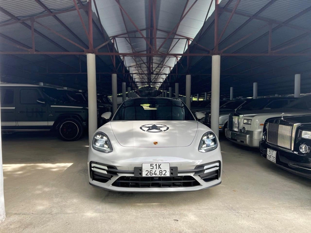Porsche Panamera Turbo S 2022 hàng độc xuất hiện tại garage lớn bậc nhất Việt Nam với dàn Mercedes G 63 và Rolls-Royce Phantom làm nền - Ảnh 1.