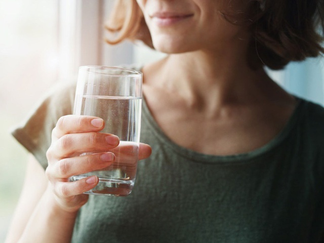 Lần nào uống nước cũng thấy cơ thể có 5 tín hiệu lạ, bạn cần khám ung thư khẩn cấp - Ảnh 3.