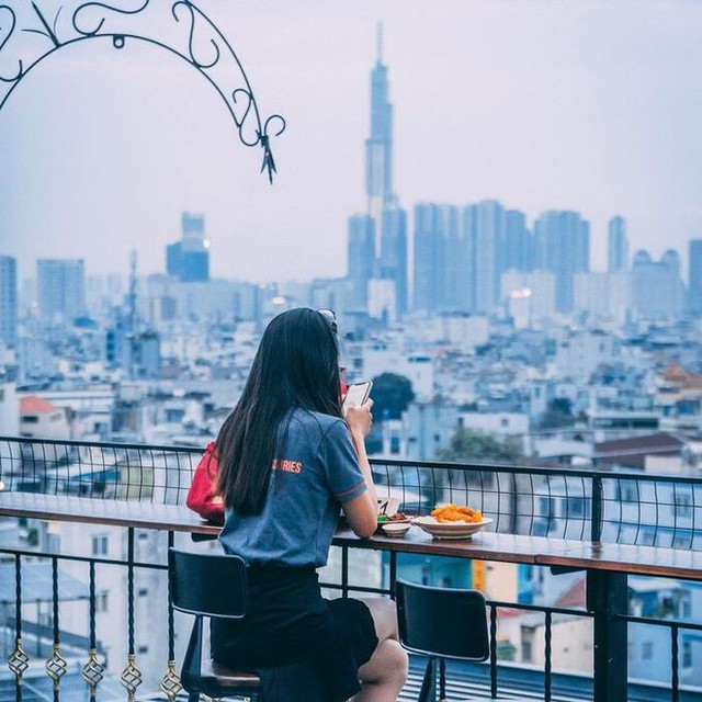 4 quán cafe rooftop cực đông ở TP.HCM: Không gian đẹp, lại săn được hoàng hôn - Ảnh 24.