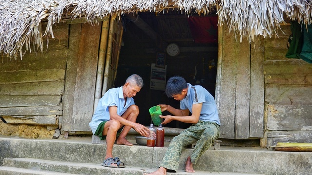 Bỏ việc lương 10 triệu, chàng trai về quê trồng rau, nuôi gà: Bình yên nhưng không dễ dàng  - Ảnh 10.