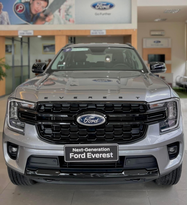 Ford Everest 2022 ồ ạt về đại lý, khách hàng muốn nhận xe sớm phải chấp nhận bia kèm lạc cả trăm triệu đồng - Ảnh 12.