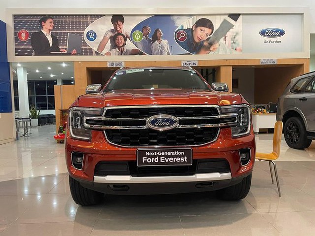 Ford Everest 2022 ồ ạt về đại lý, khách hàng muốn nhận xe sớm phải chấp nhận bia kèm lạc cả trăm triệu đồng - Ảnh 6.