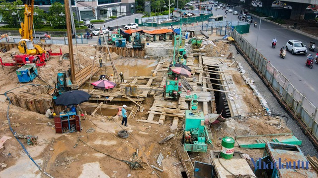 Cận cảnh hầm chui 700 tỷ ở Hà Nội sau khi được đục thông 2 ống hầm chính - Ảnh 5.
