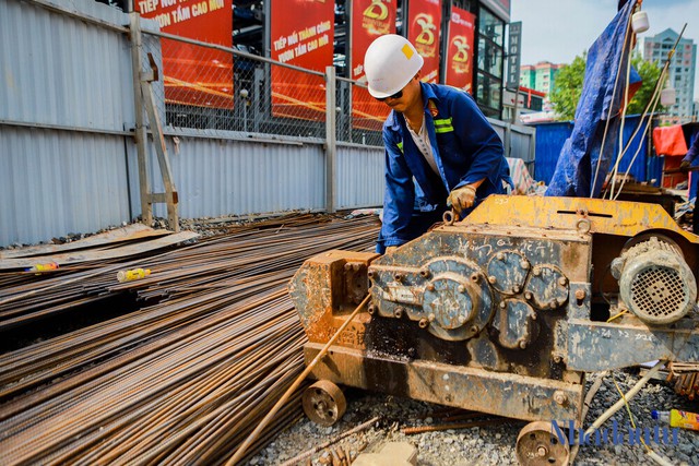 Cận cảnh hầm chui 700 tỷ ở Hà Nội sau khi được đục thông 2 ống hầm chính - Ảnh 6.