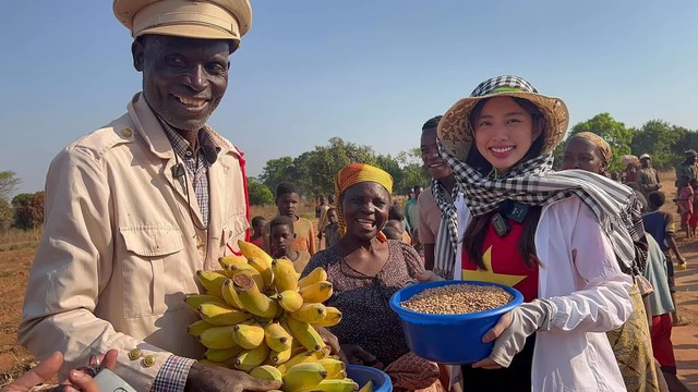 Hoa hậu Thùy Tiên làm điều ý nghĩa cho người dân Angola - Ảnh 8.