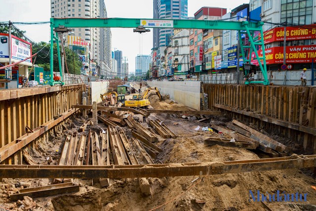 Cận cảnh hầm chui 700 tỷ ở Hà Nội sau khi được đục thông 2 ống hầm chính - Ảnh 9.