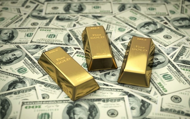 Lần đầu tiên trong 20 năm USD gần ngang giá Euro, giá vàng vẫn thấp nhất 9 tháng