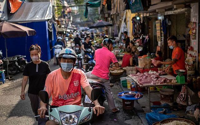 Chuyên gia Bùi Trinh: Vì sao giá cả 'ngoài chợ' tăng không giống 'trên tivi'?