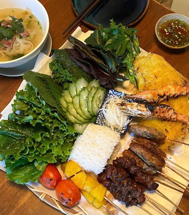Vợ chồng Kim Tae Hee đặc biệt mê ẩm thực Việt, 3 tháng hẹn hò liên tiếp 2 lần ở đảo Jeju chỉ để đến quán Việt ăn món này - Ảnh 1.