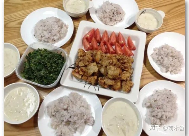 Bữa ăn của dân văn phòng ở Nhật: Người thì nhịn ăn để tiết kiệm, người thì gồng mình thắt chặt chi tiêu để không bỏ bữa - Ảnh 6.