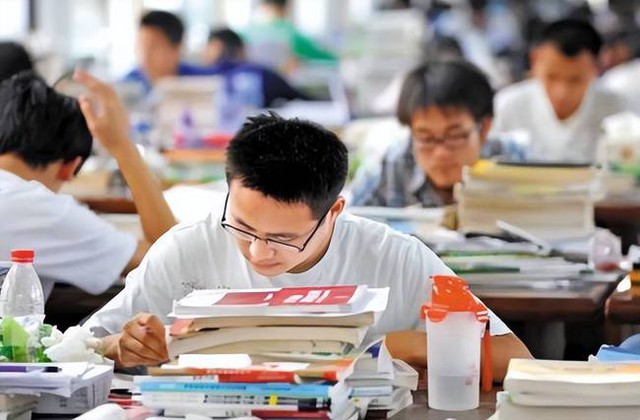 Góc tối phía sau thực trạng thi cao học ở Trung Quốc: Ăn bám cha mẹ kiểu mới nhưng phụ huynh vẫn nghĩ con cái có ý chí - Ảnh 5.