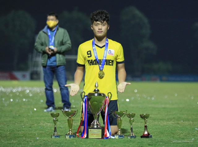 Quốc Việt là vua phá lưới U19 Đông Nam Á: Xứng danh siêu nhân giải trẻ! - Ảnh 5.