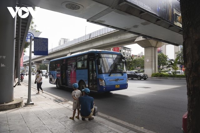 Đến hạn phân làn trên đường Nguyễn Trãi, mọi thứ vẫn chưa có gì thay đổi - Ảnh 6.