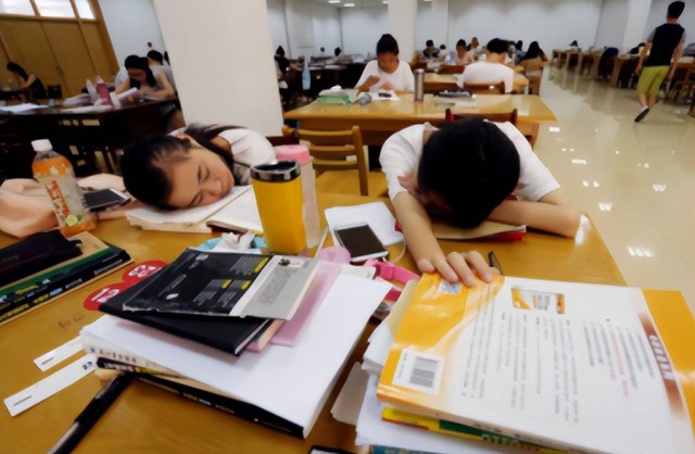 Góc tối phía sau thực trạng thi cao học ở Trung Quốc: Ăn bám cha mẹ kiểu mới nhưng phụ huynh vẫn nghĩ con cái có ý chí - Ảnh 12.