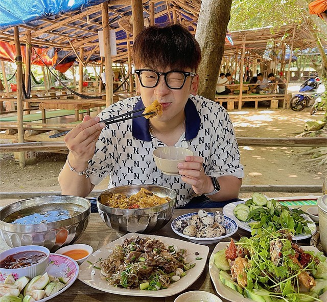 Food Blogger Ninh TiTô: Nghề review nhiều thử thách, đam mê thôi chưa đủ, phải đam mê lớn hơn - Ảnh 3.