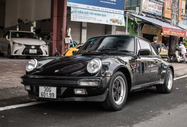 Dang Le Nguyen Vu 週末在越南駕駛獨特的保時捷 911 Carrera G 系列 - 照片 6。