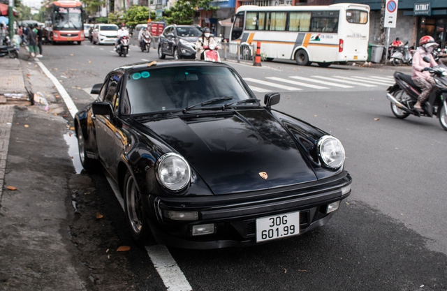 Dang Le Nguyen Vu 週末在越南駕駛獨特的保時捷 911 Carrera G 系列 - 照片 7。