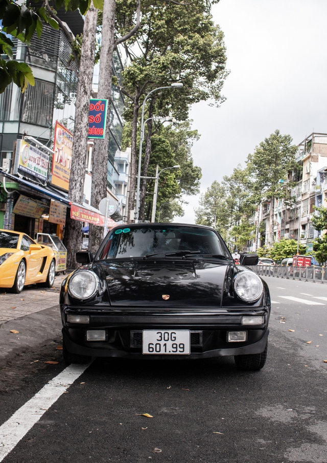 Dang Le Nguyen Vu 週末在越南駕駛獨特的保時捷 911 Carrera G 系列 - 照片 10。