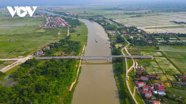 Cây cầu cụt trăm tỷ ở Bắc Giang xây xong 2 năm vẫn để trưng bày - Ảnh 2.