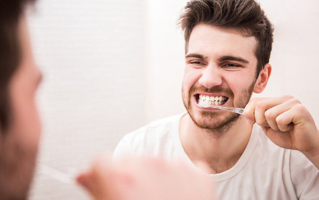 Siêng đánh răng giúp kéo dài tuổi thọ? Tránh ngay 2 thời điểm độc hại làm hỏng men răng và tổn thương cơ thể - Ảnh 4.