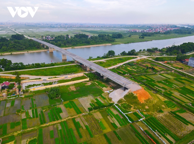 Cây cầu cụt trăm tỷ ở Bắc Giang xây xong 2 năm vẫn để trưng bày - Ảnh 3.