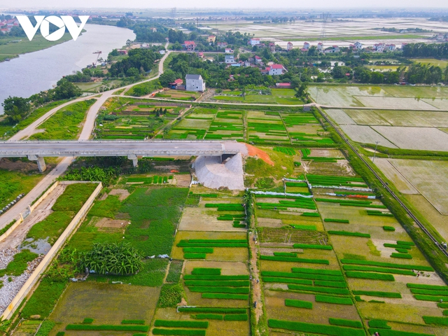 Cây cầu cụt trăm tỷ ở Bắc Giang xây xong 2 năm vẫn để trưng bày - Ảnh 6.