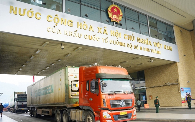 Hoạt động xuất nhập khẩu qua cửa khẩu quốc tế đường bộ số II Kim Thành, Lào Cai